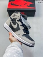 160 真标耐克女款运动板鞋 Nike Air Jordan 1 Retro High Og 乔丹一代Aj1 乔1 Aj1 篮球鞋复刻运动鞋。皮面高帮板鞋的设计