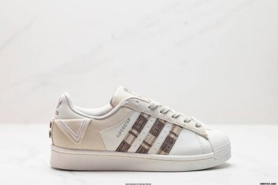 公司级阿迪达斯adidas三叶草 Originals Superstar贝壳头系列低帮经典百搭休闲运动板鞋 货号:Ig3004 尺码:35.5 36 36.5