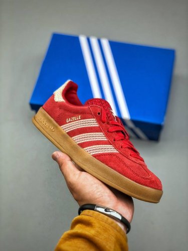 纯原J版 Adidas Original Gazelle Indoor Trainers 瞪羚室内鞋系列低帮复古百搭休闲运动德训风板鞋 Ji2756 高端零售特