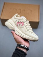 纯原级别 Gucci Rhyton Vintage 古驰皮革角状复古老爹休闲运动慢跑鞋 全套专柜包装物及配件#外盒标嵌入核心防伪芯片装置及鞋子支持nfc感应读取
