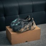 120 核心私 椰子Slide侃爷同款 黑蓝 Yeezy凉拖鞋 夏季洞洞鞋 一字拖外穿沙滩鞋 尺码: 36 36.5 37.5 38 38.5 39 40 40