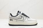 公司级耐克nike Air Force 1‘07 空军一号低帮百搭休闲运动板鞋。柔软、弹性十足的缓震性能和出色的中底设计，横跨复古与现代的外型结合，造就出风靡全