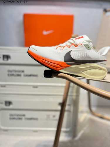 160 nk Air Zoom Pegasus 41 登月跑鞋 登月41代超轻网面跑步鞋 脚跟区域营造出色舒适度，而在鞋底部分，搭载全掌型Zoom Air配置耐