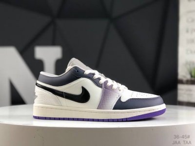 Air Jordan 1 Low 低帮 Aj1 乔丹1代 Aj1 乔1 低邦 蓝黄拼接 乔丹篮球鞋系列 营造艳丽反差。白色鞋面与鞋身两侧黑色Swoosh Log