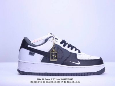 耐克nike Air Force 7 空军一号低帮百搭休闲运动板鞋。柔软、弹性十足的缓震性能和出色的中底设计，横跨复古与现代的外型结合，造就出风靡全球三十多年的