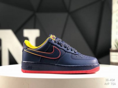 210 耐克Nike Air Force 1 Low 空军一号低帮百搭休闲运动板鞋。柔软、弹性十足的缓震性能和出色的中底设计，横跨复古与现代的外型结合，造就出风