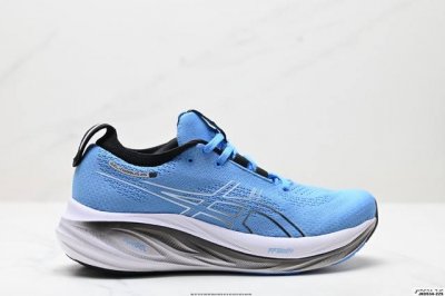 公司级Asics 亚瑟士Gel-Nimbus 26稳定跑鞋鞋面采用双层提花网面设计，提高包裹性和透气性，后跟搭载稳定系统科技T-Gel提升整体支撑力和结构感，减