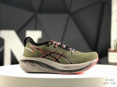 180 Asics 亚瑟士Gel-Nimbus 26稳定跑鞋鞋面采用双层提花网面设计，提高包裹性和透气性，后跟搭载稳定系统科技T-Gel提升整体支撑力和结构感，