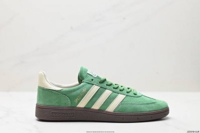 公司级adidas Handball Spezial 三叶草板鞋 原盒包装 牛筋耐磨大底 承载青春情怀的板鞋，是现在潮男靓女上脚的大热鞋款 经典三条杠装饰鞋侧
