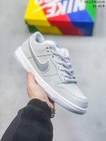 公司级带半码 耐克nike Sb Dunk Low 扣篮系列复古低帮休闲运动滑板板鞋。采用脚感柔软舒适zoomair气垫，有效吸收滑板等极限运动在落地时带来的冲