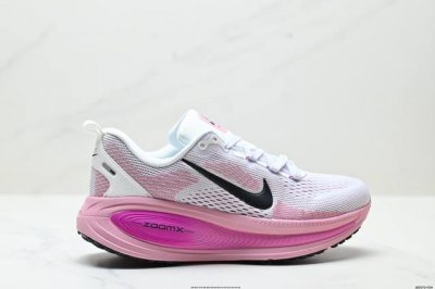 公司级Nike Vomero 18 耐克 舒适减震防滑 低帮跑步鞋 全掌Reactx泡绵中底 前掌和后跟还配备了Air Zoom气垫单元 据说跑起来更快更舒适哦