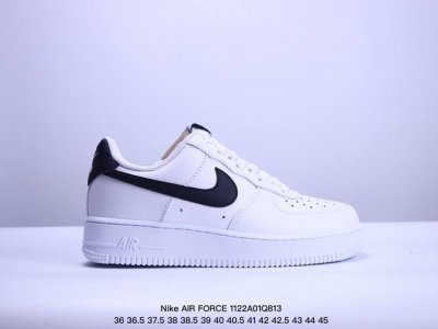 真标耐克nike Air Force 7空军一号低帮百搭休闲运动板鞋。柔软、弹性十足的缓震性能和出色的中底设计，横跨复古与现代的外型结合，造就出风靡全球三十多年
