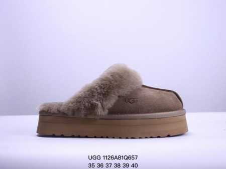 Ugg 雪地靴 棉拖 女鞋广东原产，采用tpu模压鞋面内嵌人造卷曲羊毛，鞋面具有防水功能，选用7毫米uggpure 植入式羊毛里衬与可拆卸的uggpure 植入 - 点击图像关闭