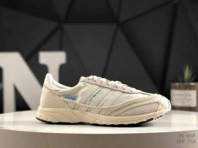 210 Bad Bunny X Adidas Adizero Sl 72鞋面采用多层次叠加设计，很有层次感，吸引人。选用华夫格网、绒面革、皮革和灯芯绒等优质材料
