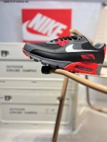耐克Nike Air Max 90 经典复古小气垫缓震跑鞋 鞋面由皮和革织物打造，犀利的条线打造出酷劲十的足视觉效果 网布鞋增面强透气性，穿着为极舒适 经可典视