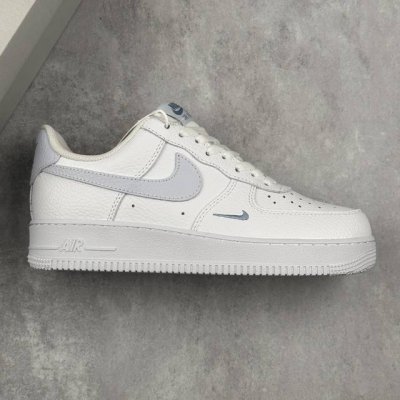 本地 核心私 公司级耐克Nike Air Force 1“07空军一号低帮百搭休闲运动板鞋 柔软、弹性十足的缓震性能和出色的中底设计，横跨复古与现代的外型结合，