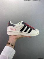Ad Originals Superstar 经典复古贝壳头板鞋 Eg4959 诞生于1969年 是第一双将全皮面鞋 身与橡胶鞋头结合在一起的低帮篮球鞋 Sup