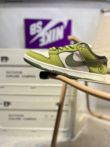 耐克Nike Dunk Low 板鞋Sb系列经典百搭休闲运动板鞋加厚鞋舌的填充，使舒适性大大提升，同时也更方便穿脱中底部分则加入了脚感柔软舒适Zoomair气垫