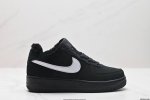 真标耐克nike Air Force 7 空军一号低帮百搭休闲运动板鞋。柔软、弹性十足的缓震性能和出色的中底设计，横跨复古与现代的外型结合，造就出风靡全球三十多