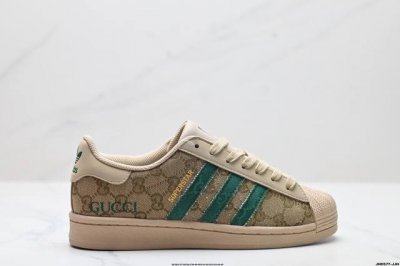 公司级阿迪达斯Adidas三叶草 Originals Superstar贝壳头系列低帮经典百搭休闲运动板鞋 原装头层材料 用料绝不含糊 独家版型蒸餾加工帶來的是