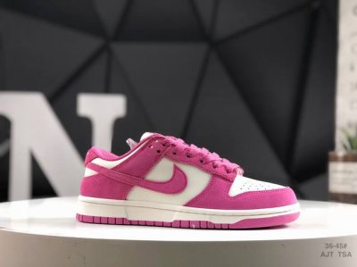 210 Nk Sb Dunk Low 美拉德风 低帮休闲板鞋 #款鞋采用全优质绒面革基底制成，确保了耐用性，又带给人一种高级质感。鞋头设计有透气孔，增强透气性，
