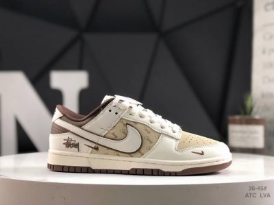 310 公司级带半码Nike Dunk Low 此款主张打破传统的工业化流水线设计限制，以Made By Ideas的超级创意为理念，集结众多潮流设计师，结合时