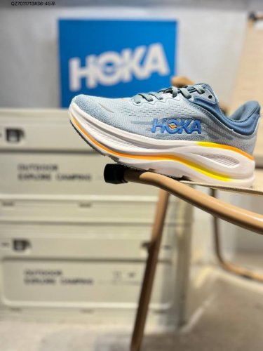 hoka One One Clifton 9 Low 全新配色这个品牌来自于新西兰的毛利语 Hoka表示大地 One One表示飞越 连起来就是飞越地平线 On