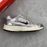 本地 核心私 耐克 Nike P-6000 复古科技个性休闲运动老爹鞋 该鞋款鞋面采用纵横交错的覆面，重现 0 年代跑鞋风格，同时搭配缓震鞋垫，带来舒适的步履体