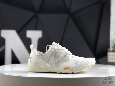 200 Issey Miyake X New Balance Mt10Oiy三宅一生联名透气越野跑步鞋 此番联名鞋款的灵感源自感官身体和赤足运动的概念，New