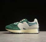 New Balance MS327公司级 复古休闲运动慢跑鞋 完美清洁度 全新 New Balance 327 系列，以更纯粹的复古风格设计打造的全新造型。侧身