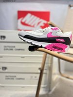 耐克Nike Air Max 90 经典复古小气垫缓震跑鞋 鞋面由皮和革织物打造，犀利的条线打造出酷劲十的足视觉效果 网布鞋增面强透气性，穿着为极舒适 经可典视