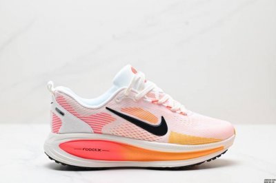 230 真标Nike Vomero 18 耐克 舒适减震防滑 低帮跑步鞋 全掌Reactx泡绵中底 前掌和后跟还配备了Air Zoom气垫单元 据说跑起来更快更