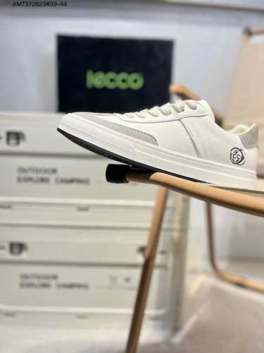 260 ecco爱步男鞋轻便透气舒适耐穿 亲肤吸汗舒适内里 防滑防磨 持久干爽 简约粗绳系带 穿脱更加方便 柔韧防滑大底 鞋底立体凹槽 凹凸花纹加持 增强防滑减