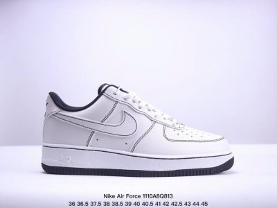 真标耐克Nike Air Force 1‘07 SE 空军一号低帮百搭休闲运动板鞋。柔软、弹性十足的缓震性能和出色的中底设计，横跨复古与现代的外型结合，造就出风
