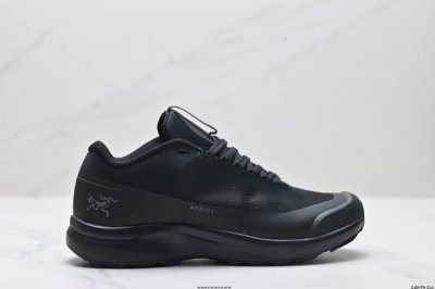 公司级Arcteryx始祖鸟 Aerios Fl Gtx 覆盖防水 低帮户外登山徒步鞋 特有的独立衬垫 穿着更合脚 带有Gore-Tex防水内衬 提供透气性和防