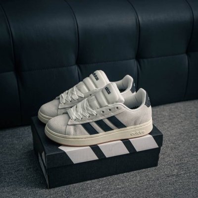 核心私 Adidas Grand Court Alpha 三叶草休闲复古运动板鞋 经典侧面三道杠和鞋舌三道杠的标示彰显其身份 承载青春情怀的板鞋 品牌辨识度清晰