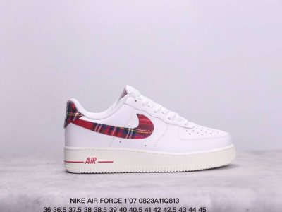 真标耐克nike Air Force 7 空军一号低帮百搭休闲运动板鞋。柔软、弹性十足的缓震性能和出色的中底设计，横跨复古与现代的外型结合，造就出风靡全球三十多