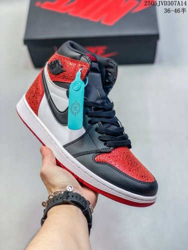 公司级 耐克 男女鞋 Nike Air Jordan 1 Retro High Og 乔丹一代Aj1 乔1 Aj1 篮球鞋复刻运动鞋。皮面高帮板鞋的设计灵感源自