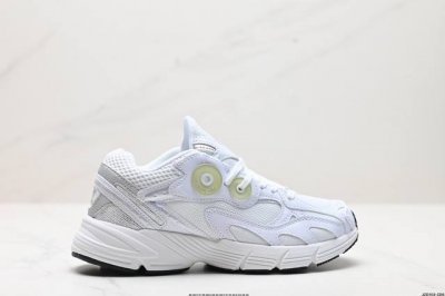 公司级Adidas Original Astir 耐磨复古运动休闲鞋 鞋款灵感来自2000年代的跑步款式 鞋面和超大号孔眼进行更新复古色系搭配经典配色 线条贯穿