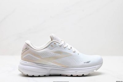 公司级Brooks Ghost 15 布鲁克斯减震耐磨训练女子防滑跑步运动鞋 款跑鞋以其卓越的缓震性能和舒适度备受青睐，采用了Biomogo Dna自适应缓震中