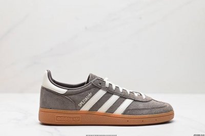 公司级adidas Handball Spezial 官方正确版本 阿迪达斯经典款 复古休闲板鞋 全鞋采用反毛皮制作 牛筋耐磨大底 承载青春情怀的板鞋 经典三条