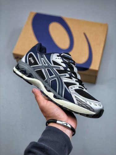asics Gel-Nimbus 10.1 亚瑟士复古透气休闲鞋缓震跑步鞋 1203A54 03 #鞋面采用无缝线鞋面，贴合脚型，穿着舒适；中底 °环绕式Gl，