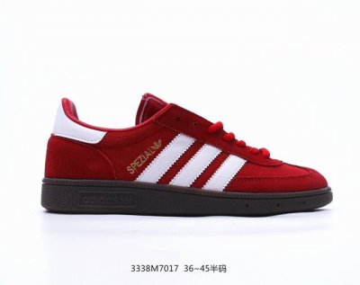 三叶草 Handball Spezial 1比1工匠精神 全鞋采用进口头层猪八制作 牛筋耐磨大底 承载青春情怀的板鞋，是现在潮男靓女上脚的大热鞋款 经典三条杠装