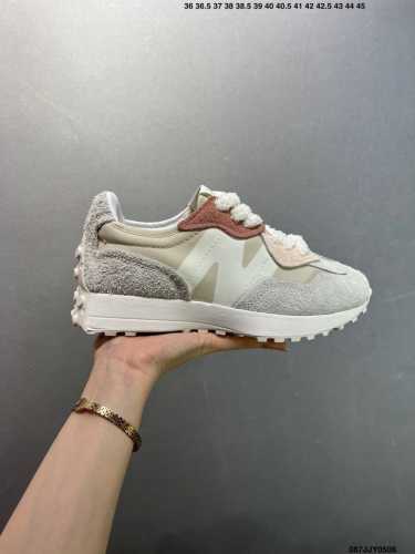 new Balance Ms327 复古休闲运动慢跑鞋 完美细节 #全新 New Balance 327 系列，以更纯粹的复古风格设计打造的全新造型。侧身还以解