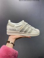 公司级Ad Originals Superstar 经典复古贝壳头板鞋 Jp7161 诞生于1969年 是第一双将全皮面鞋 身与橡胶鞋头结合在一起的低帮篮球鞋