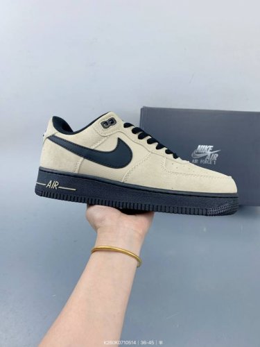 nk Air Force 1 Low '07 空军一号低帮经典板鞋 大厂出品 同步官方全新版本 不规则波浪大底咬花 全鞋电脑针车 工整有序 视觉效果满分 原厂拉