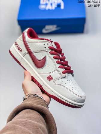 公司级 带半码 耐克Nike Sb Dunk Low Pro 扣篮系列复古低帮休闲运动滑板板鞋。采用脚感柔软舒适Zoomair气垫，有效吸收滑板等极限运动在落地 - 点击图像关闭