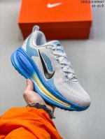 公司级Nike Vomero 18 耐克 舒适减震防滑 低帮跑步鞋 全掌Reactx泡绵中底 前掌和后跟还配备了Air Zoom气垫单元 据说跑起来更快更舒适哦
