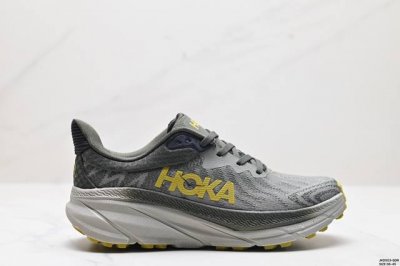 公司级小红书推荐hoka M Challenger Atr 7全新配色 这个品牌来自于新西兰的毛利语，Hoka表示大地，One One表示飞越，连起来就是飞越地