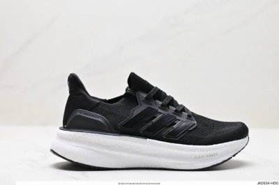 公司级阿迪达斯adidas Ultraboost Light 全掌爆米花休闲运动跑鞋。采用网材搭配反光皮革鞋面，配上stretchweb网格外底和boost中底